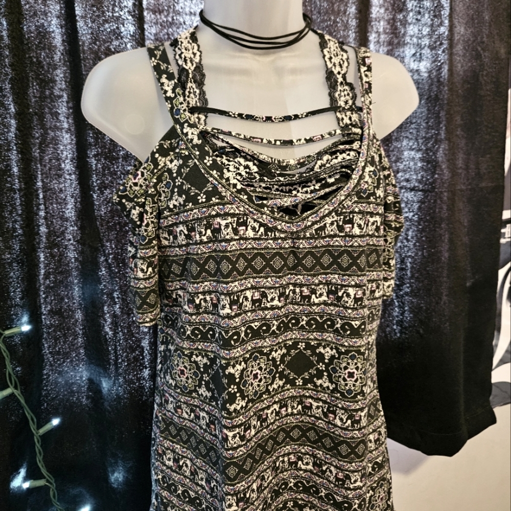 "Eyecandy" beautiful design cold shoulder blouse size Large